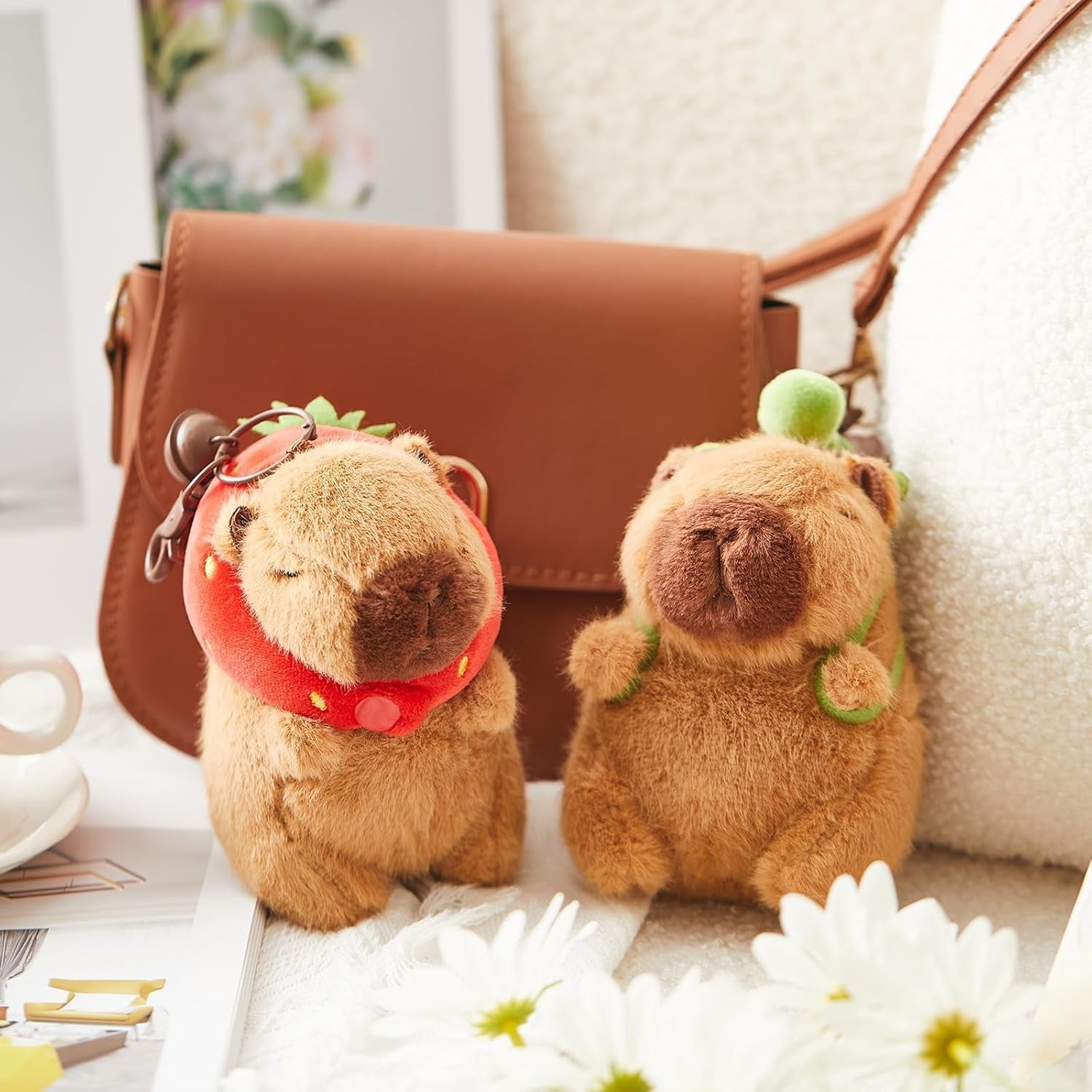 Capybara Peluche Portachiavi,2 Pezzi Peluche Capibara Con Fragola Zaino Tartaruga Giocattolo Realistico Capybara,Portachiavi Capibara Gadget per Ragazzi E Ragazze